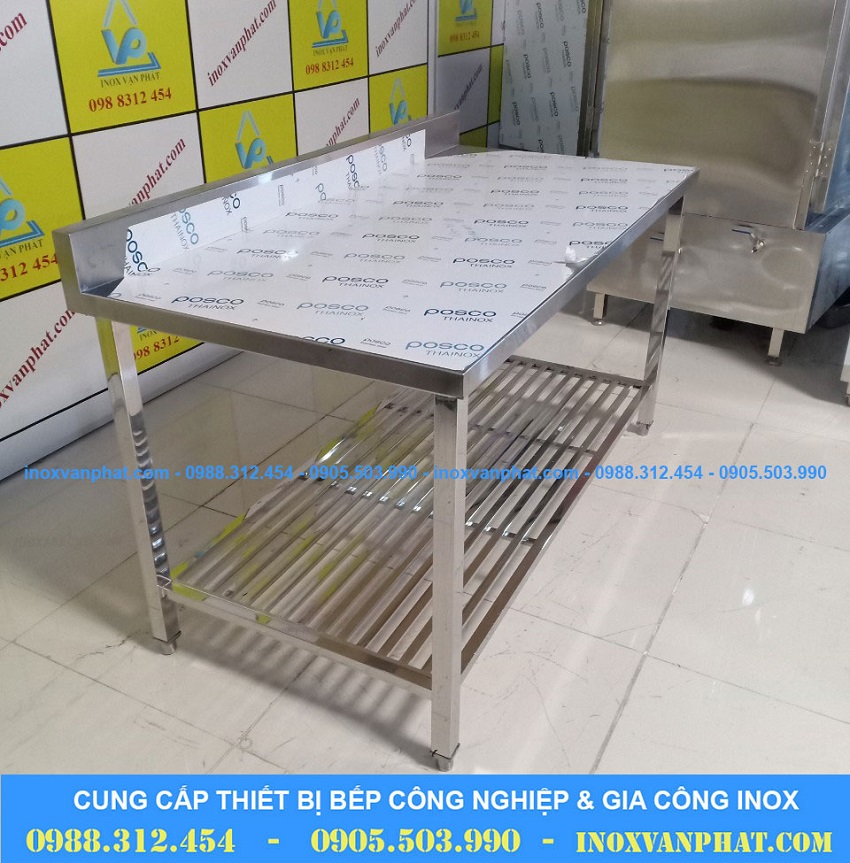 Bàn bếp công nghiệp 